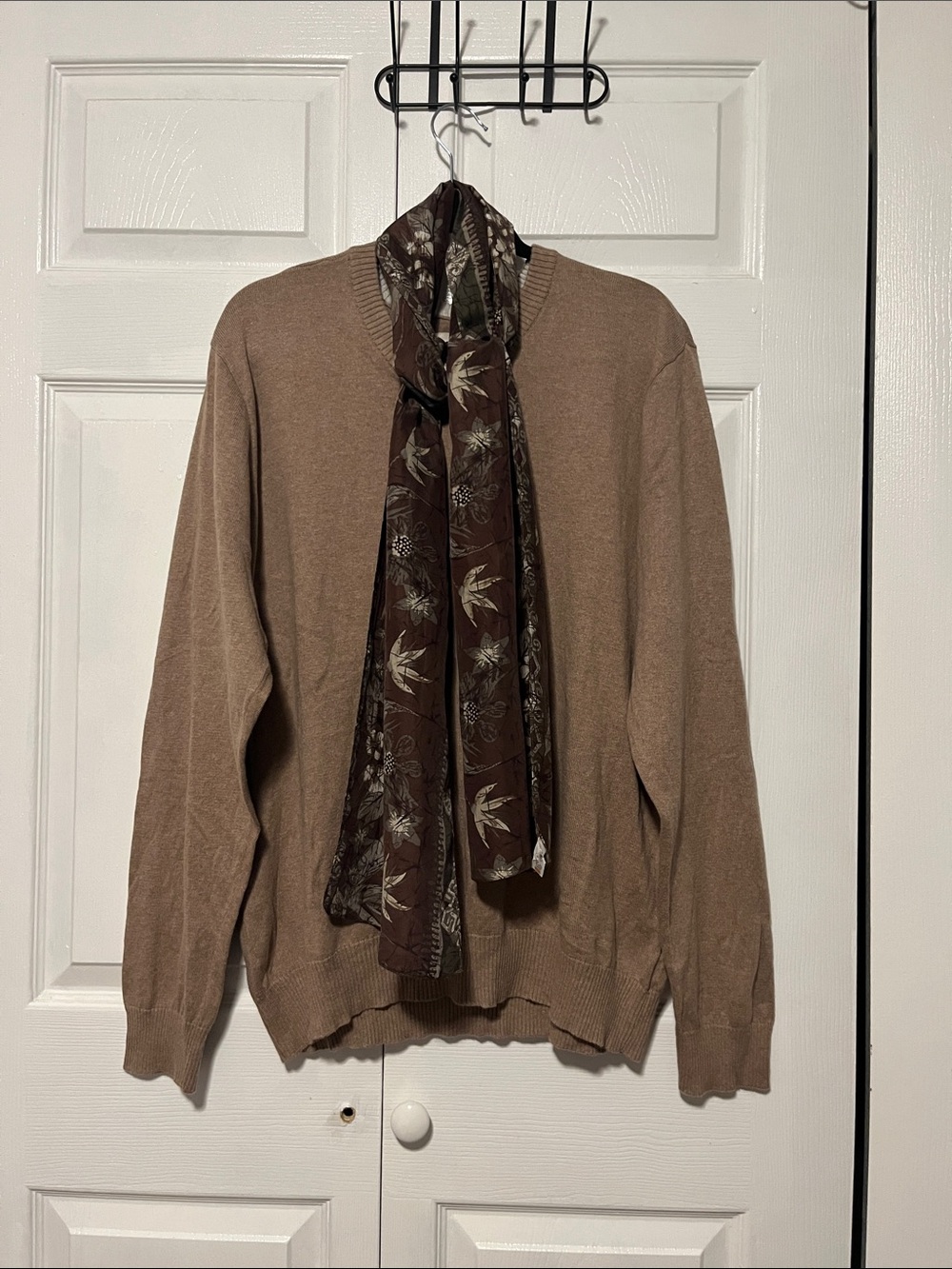 Old Navy Men’s/Womens Tan V-Neck Sweater